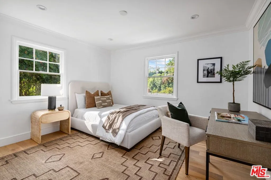 Los Angeles, California 90049, United States, 4 Bedrooms Bedrooms, ,3 BathroomsBathrooms,Residential,Active,241843