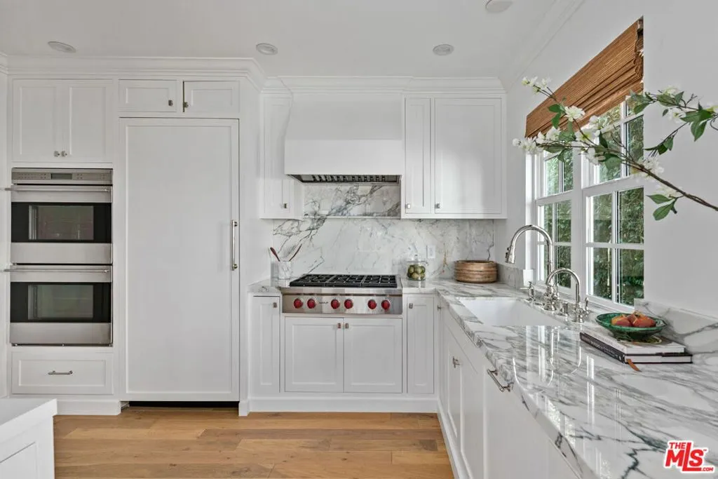 Los Angeles, California 90049, United States, 4 Bedrooms Bedrooms, ,3 BathroomsBathrooms,Residential,Active,241843