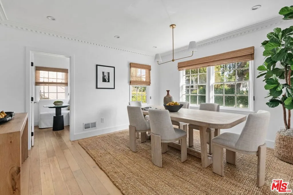 Los Angeles, California 90049, United States, 4 Bedrooms Bedrooms, ,3 BathroomsBathrooms,Residential,Active,241843