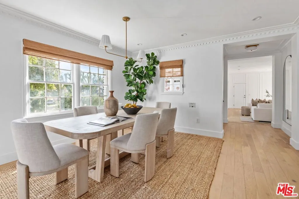 Los Angeles, California 90049, United States, 4 Bedrooms Bedrooms, ,3 BathroomsBathrooms,Residential,Active,241843