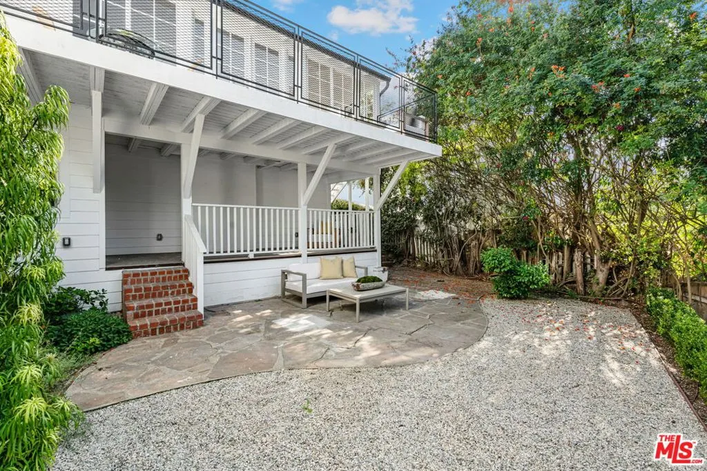 Los Angeles, California 90049, United States, 4 Bedrooms Bedrooms, ,3 BathroomsBathrooms,Residential,Active,241843