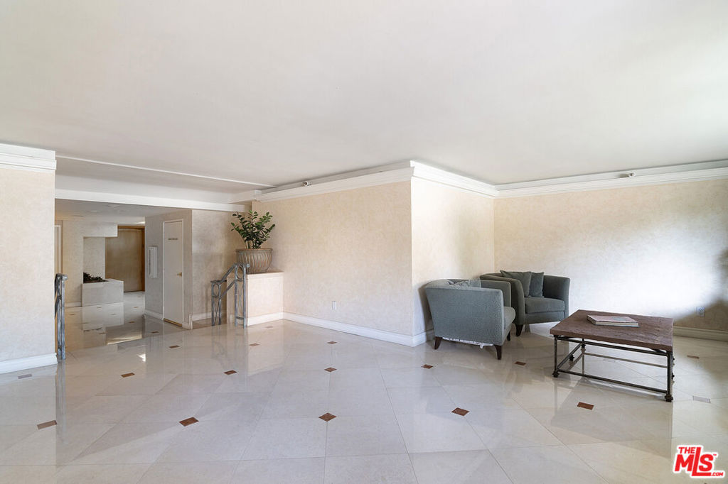 2007 S Beverly Glen Boulevard 102