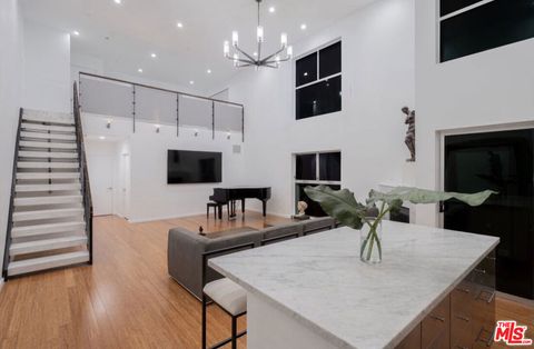 Photo of 7062 Hawthorn Avenue #N2, Los Angeles, CA 90028 (MLS # 25604605)