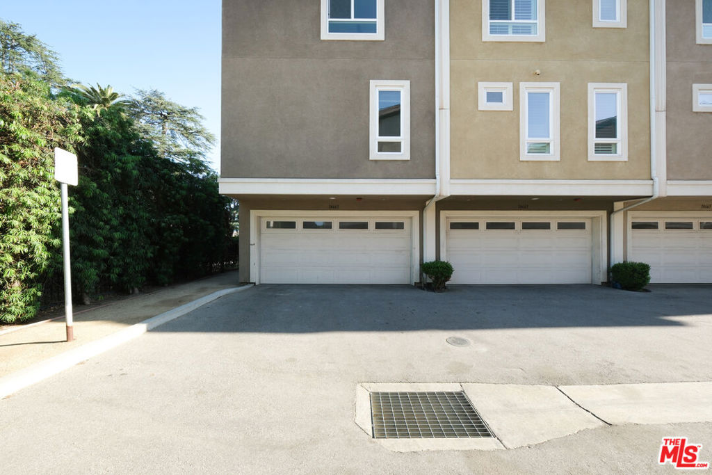 14661 Sherman Way