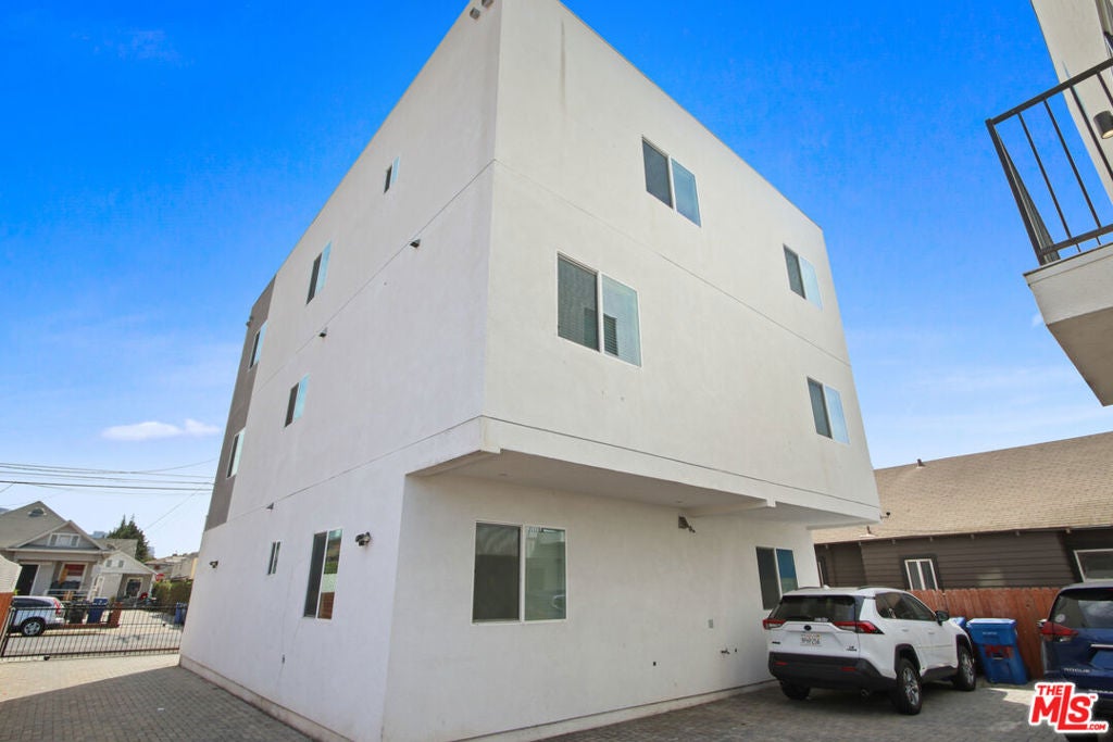 1805 S New England Street