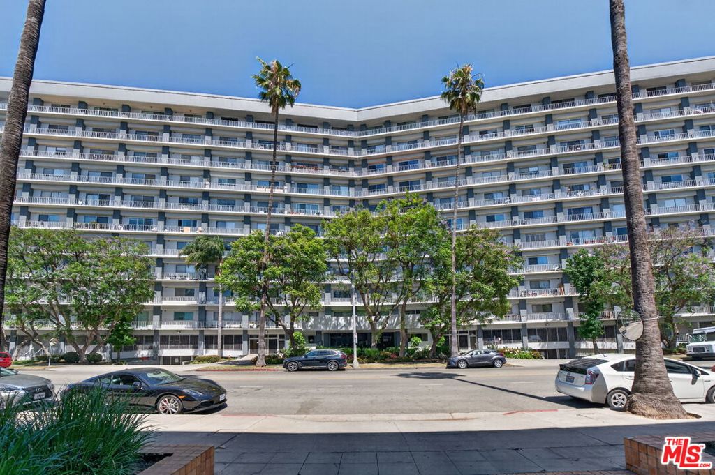 100 S Doheny Drive 719