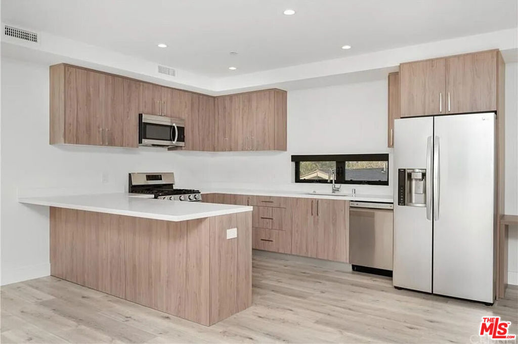 Properties 4 5923 Laurel Canyon Boulevard