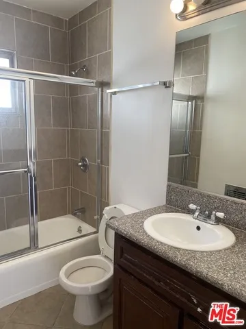 Los Angeles, California 90025, United States, 1 Bedroom Bedrooms, ,1 BathroomBathrooms,Residential,Active,193055