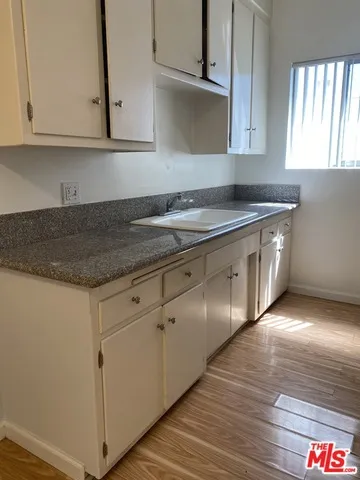 Los Angeles, California 90025, United States, 1 Bedroom Bedrooms, ,1 BathroomBathrooms,Residential,Active,193055