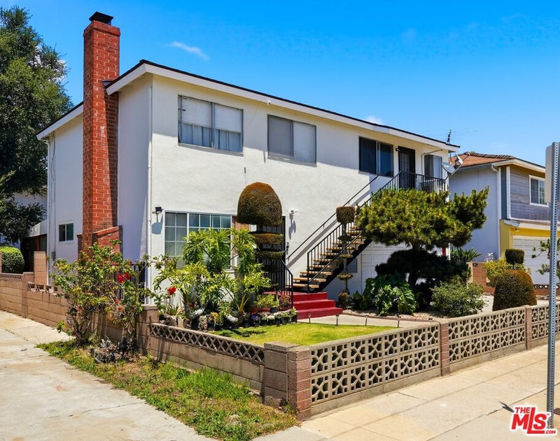 1127 W 164th Street