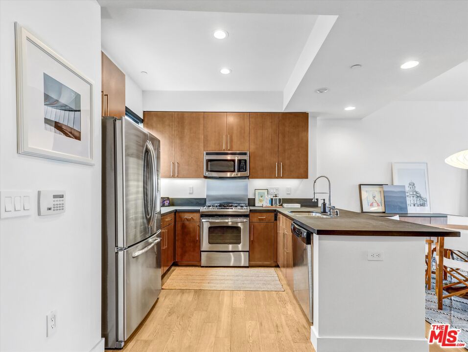 6001 Carlton Way 410