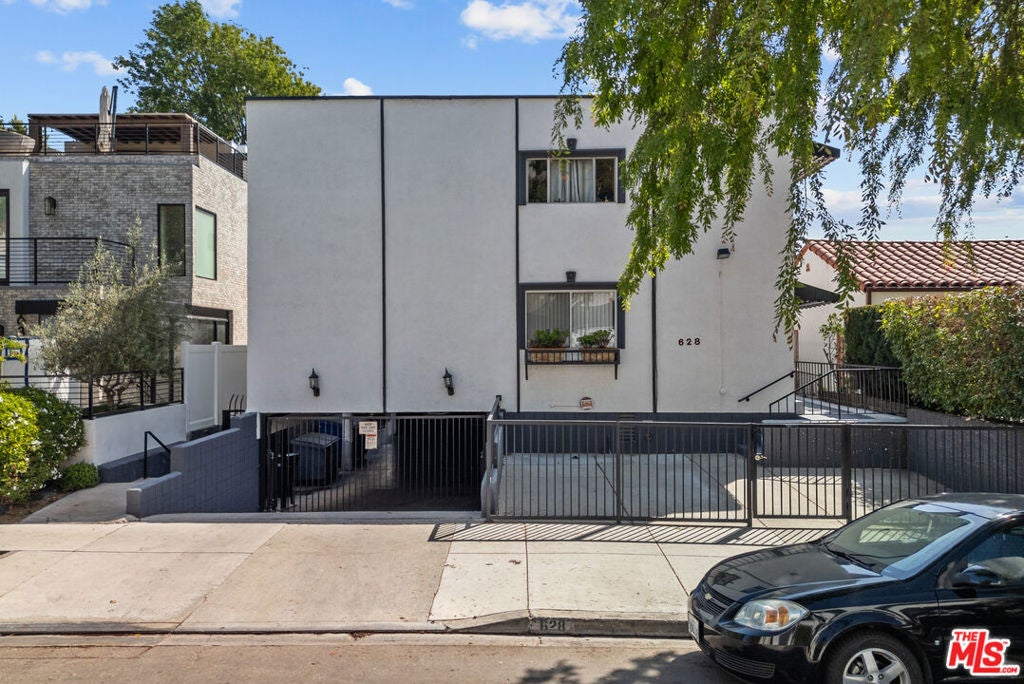 628 HUNTLEY Drive 6