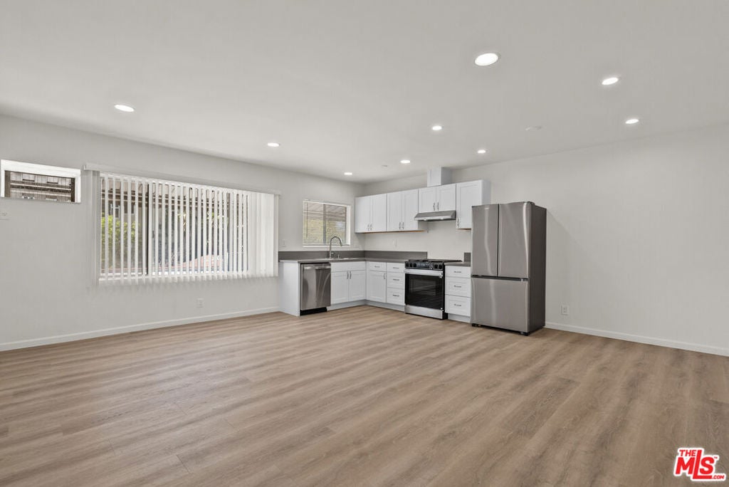 628 HUNTLEY Drive 6