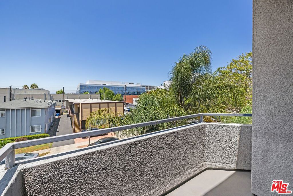 Properties 4 922 N Hudson Avenue