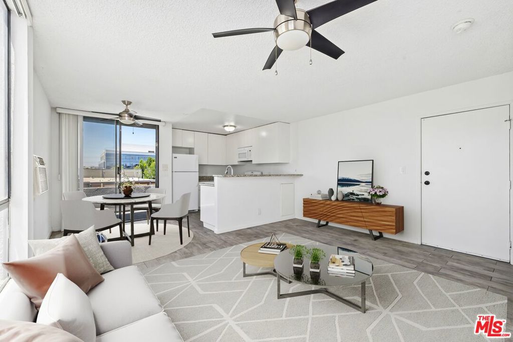 Properties 3 922 N Hudson Avenue