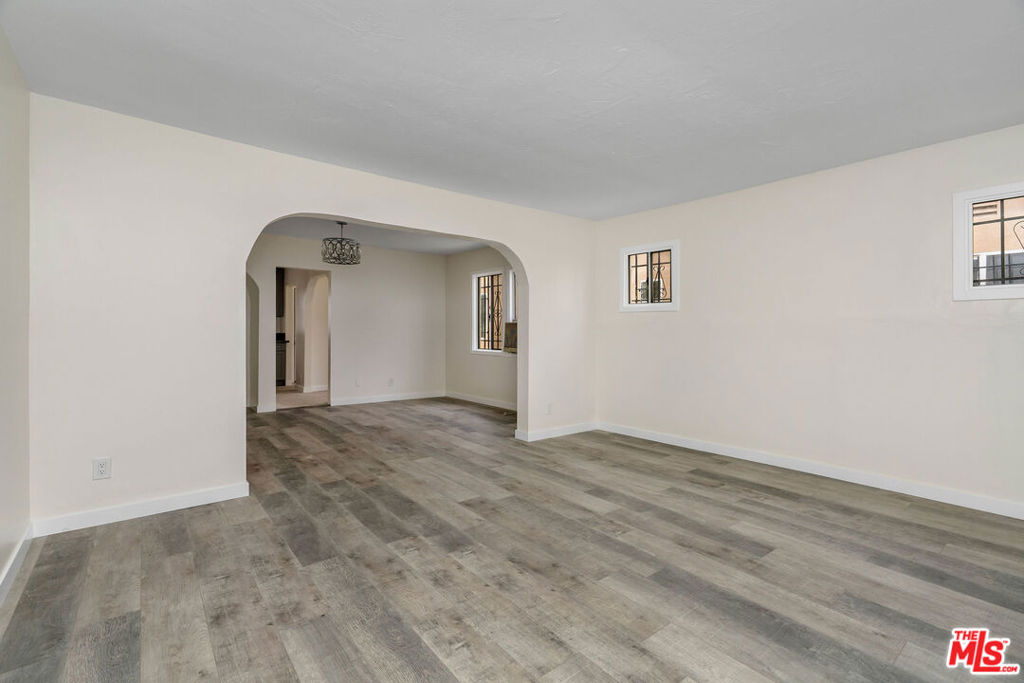 2406 S Cochran Avenue