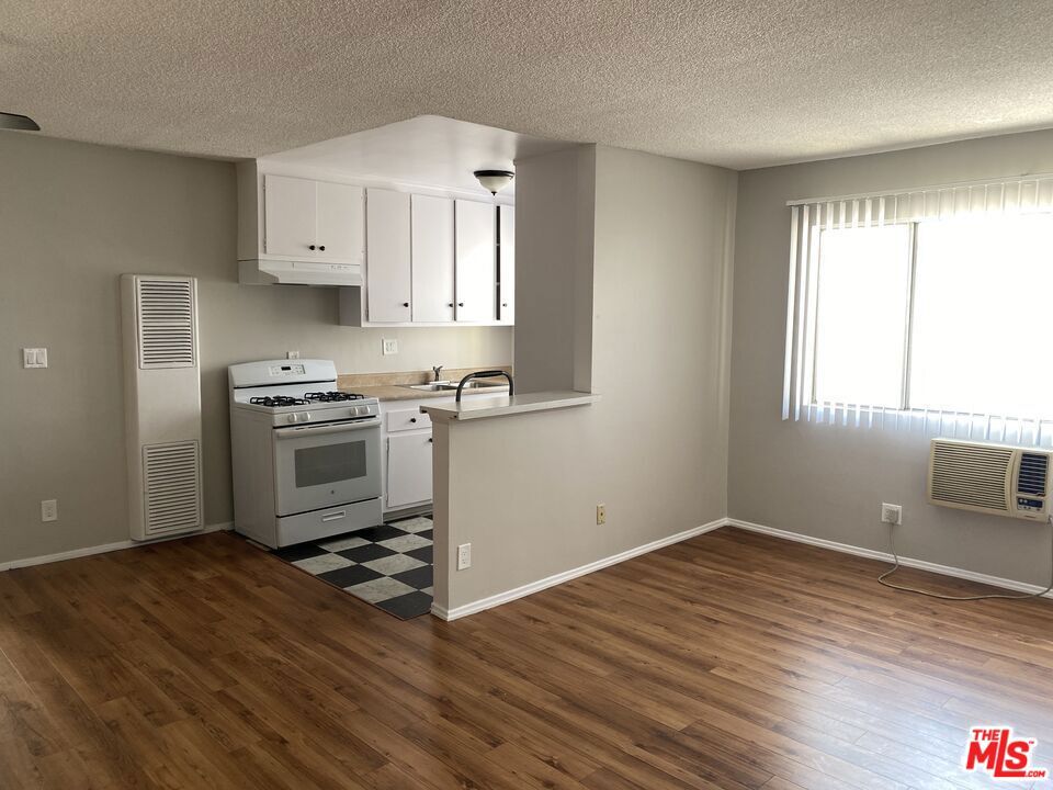 Properties 4 1165 N Normandie Avenue