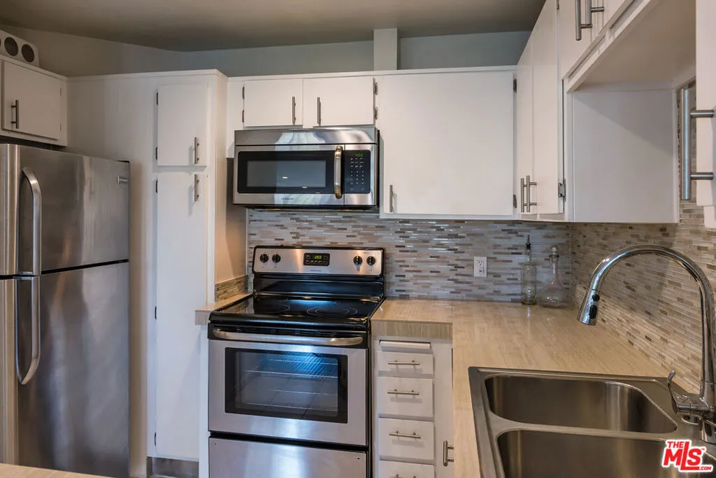 West Hollywood, California 90069, United States, 1 Bedroom Bedrooms, ,1 BathroomBathrooms,Residential,Active,183427