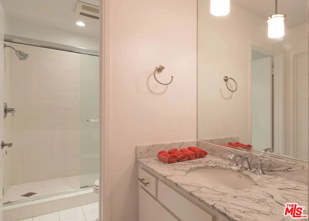 West Hollywood, California 90069, United States, 1 Bedroom Bedrooms, ,1 BathroomBathrooms,Residential,Active,183427
