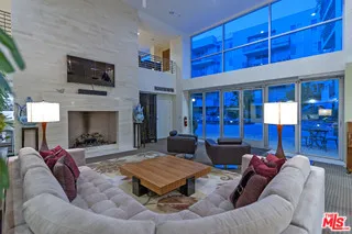 Los Angeles, California 90012, United States, 2 Bedrooms Bedrooms, ,2 BathroomsBathrooms,Residential,Active,166269