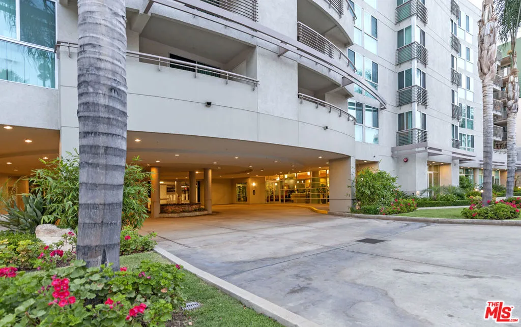 Los Angeles, California 90012, United States, 2 Bedrooms Bedrooms, ,2 BathroomsBathrooms,Residential,Active,166269