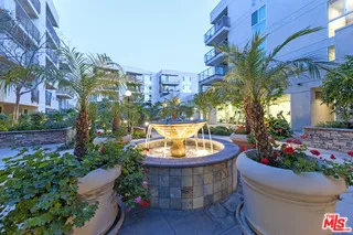 Los Angeles, California 90012, United States, 2 Bedrooms Bedrooms, ,2 BathroomsBathrooms,Residential,Active,166269