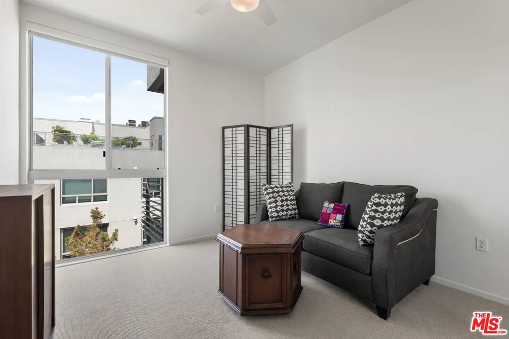 Los Angeles, California 90012, United States, 2 Bedrooms Bedrooms, ,2 BathroomsBathrooms,Residential,Active,166269