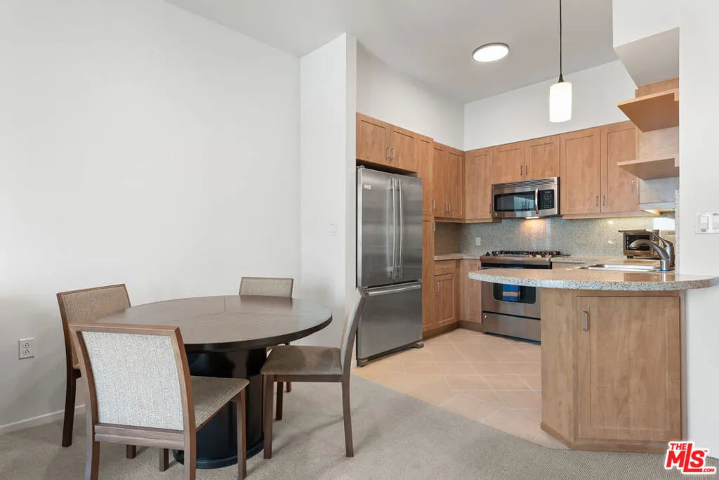 Los Angeles, California 90012, United States, 2 Bedrooms Bedrooms, ,2 BathroomsBathrooms,Residential,Active,166269