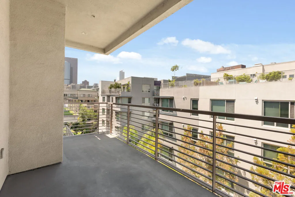 Los Angeles, California 90012, United States, 2 Bedrooms Bedrooms, ,2 BathroomsBathrooms,Residential,Active,166269