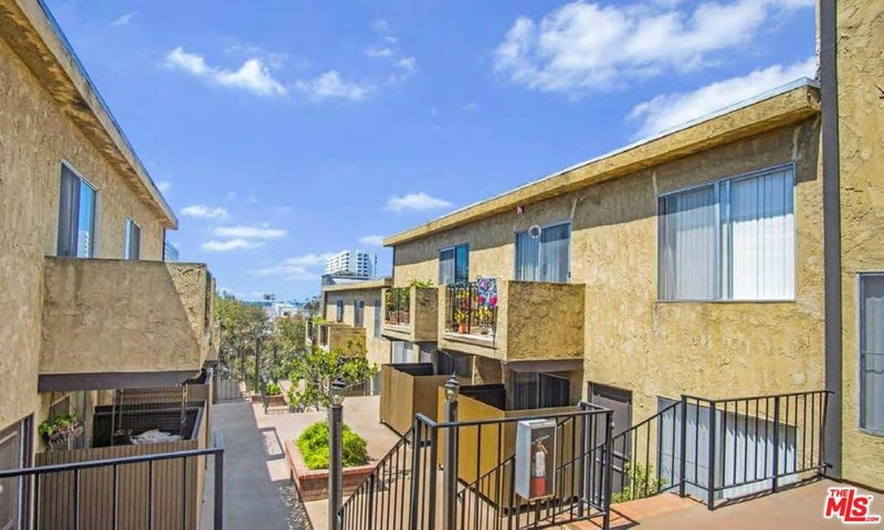 2727 3rd Street