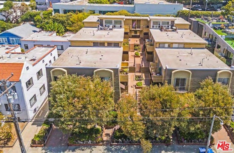 2727 3rd Street