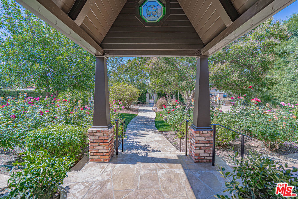 Properties 3 22651 Calvert Street