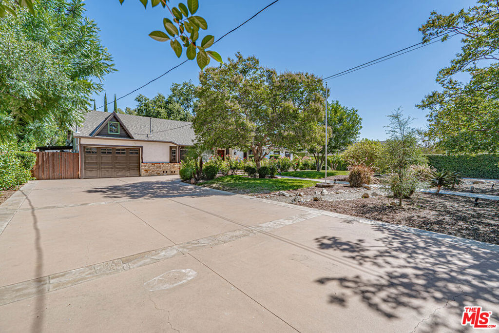 Properties 2 22651 Calvert Street