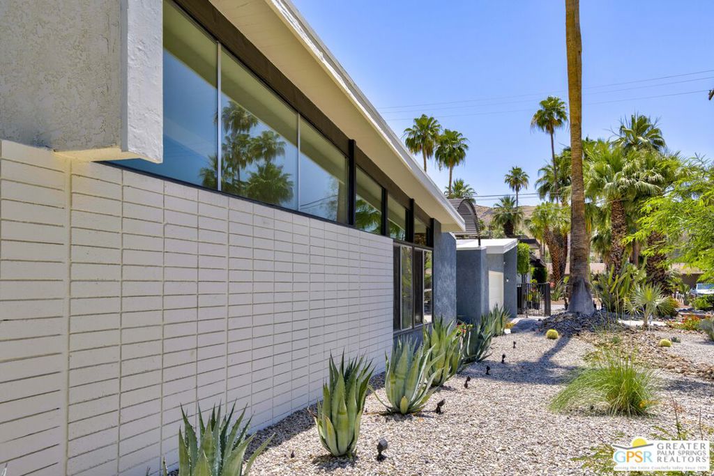 1986 S Yucca Place