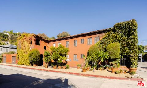 2563 N Beachwood Drive Los Angeles CA 90068