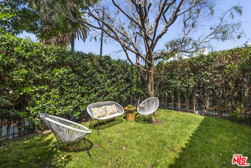 858 N Alta Vista Boulevard