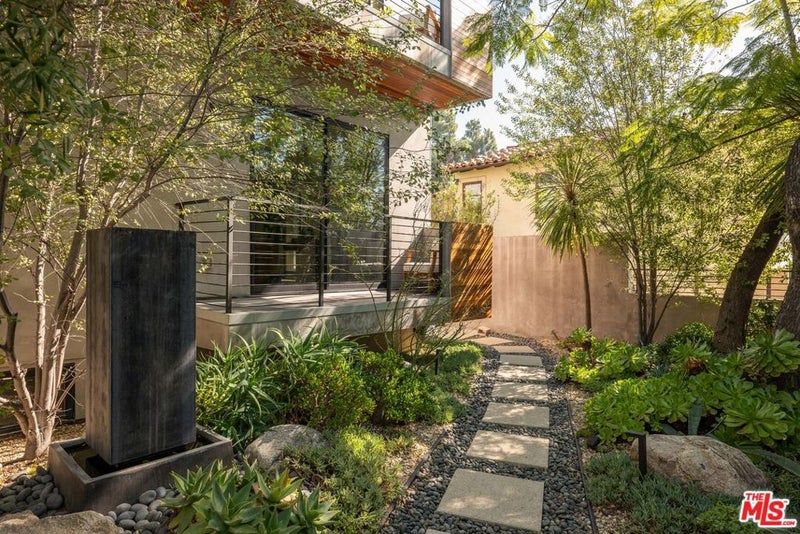 1632 Stradella Road