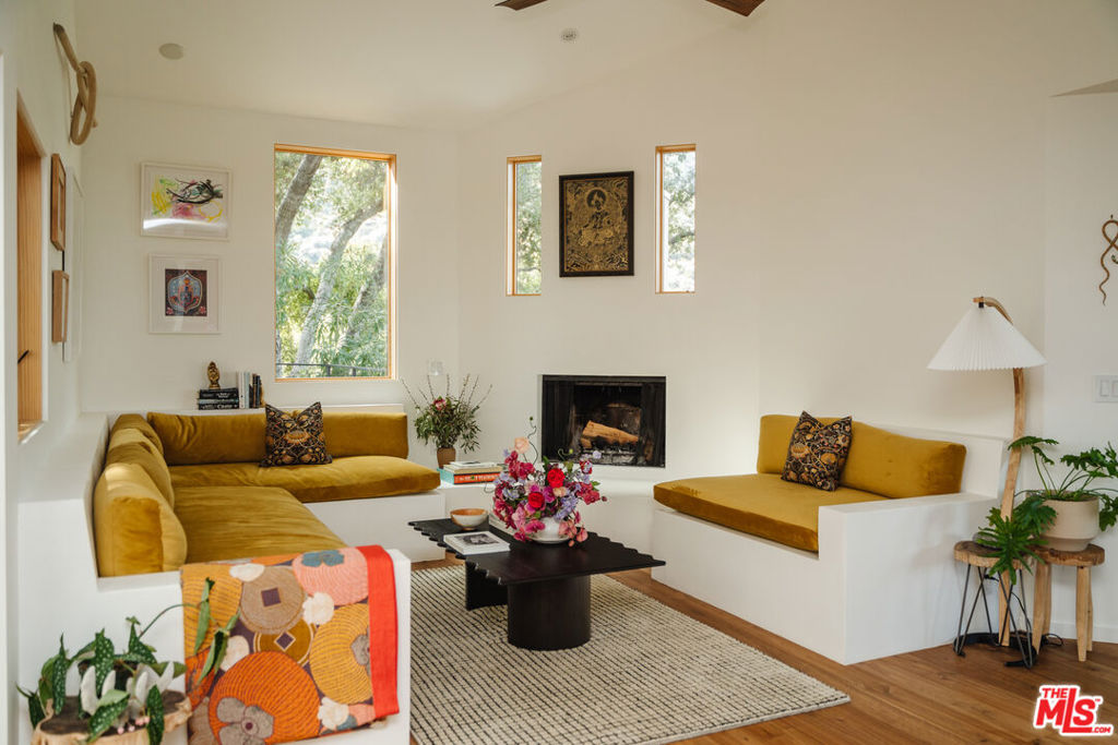 2002 Tuna Canyon Road