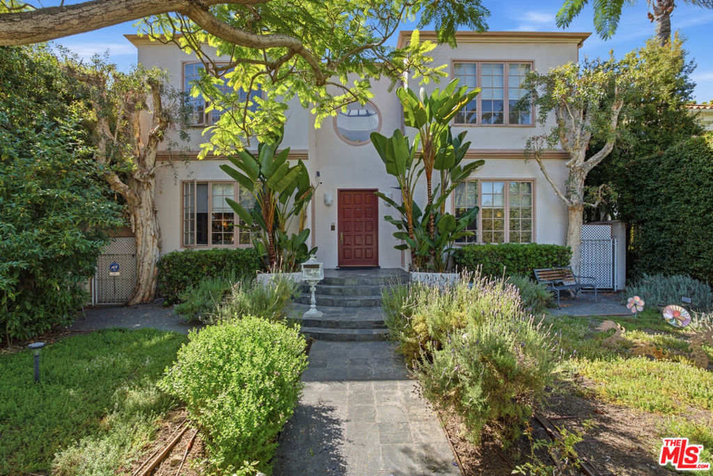 815 Georgina Avenue