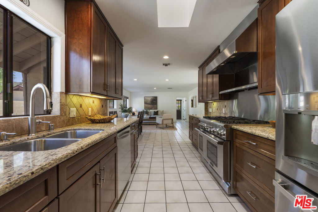9144 Del Arroyo Drive