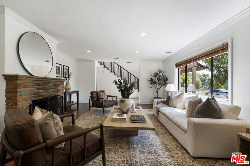 9144 Del Arroyo Drive