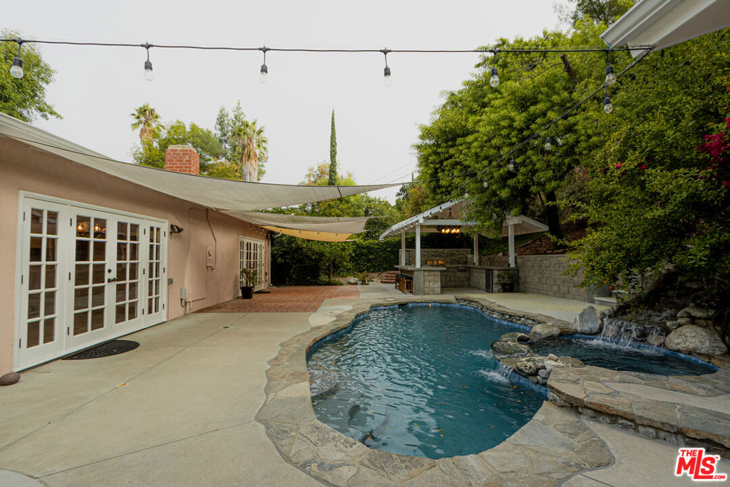 8510 N Capistrano Avenue