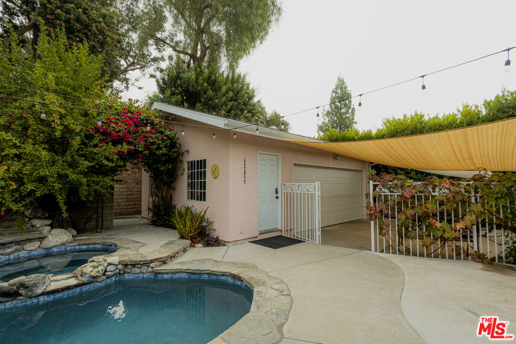 8510 N Capistrano Avenue
