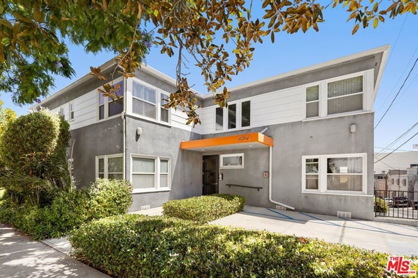 1250 EDRIS DR, LOS ANGELES, CA 90035 - Image 49f2ec1ac10f21c5fdafa8bcfe2f8e01/169095666