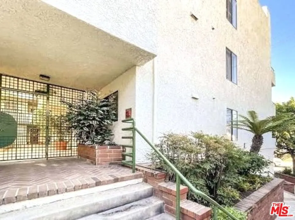 Los Angeles, California 90066, United States, 1 Bedroom Bedrooms, ,1 BathroomBathrooms,Residential,Active,242145