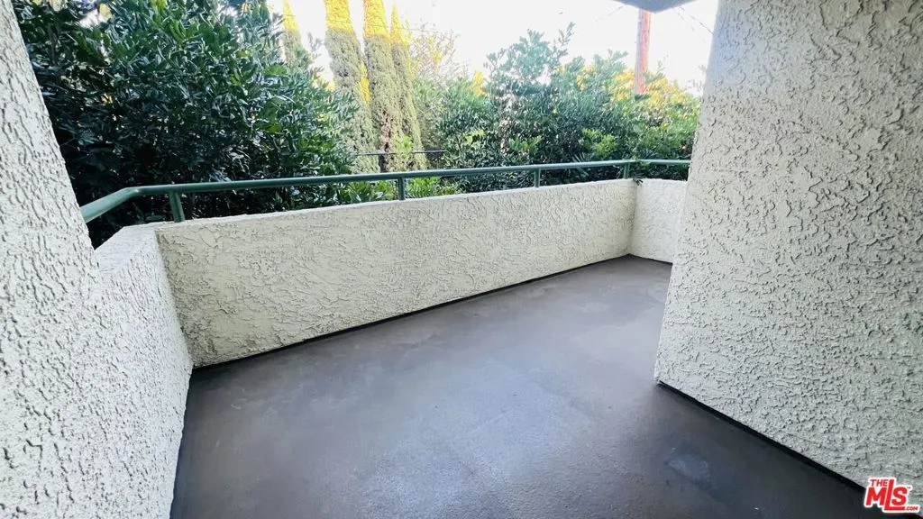 Los Angeles, California 90066, United States, 1 Bedroom Bedrooms, ,1 BathroomBathrooms,Residential,Active,242145