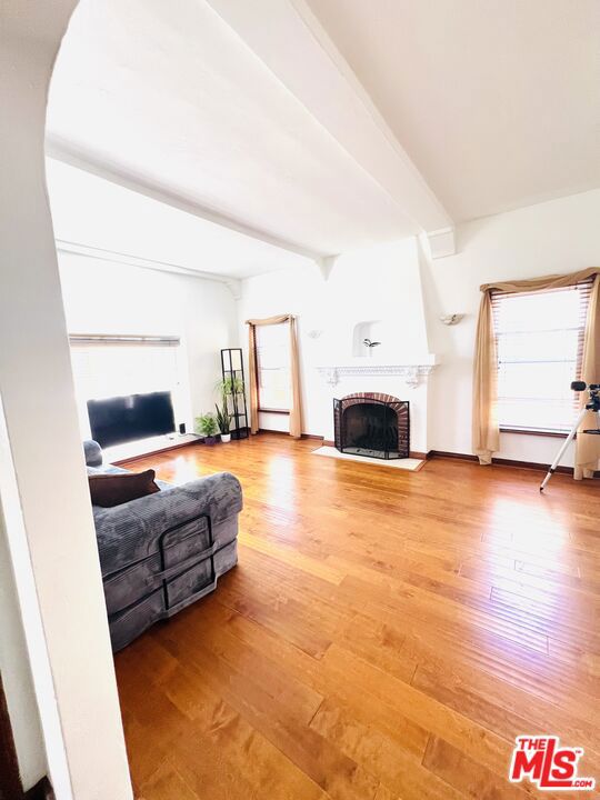 1271 W 81st Street