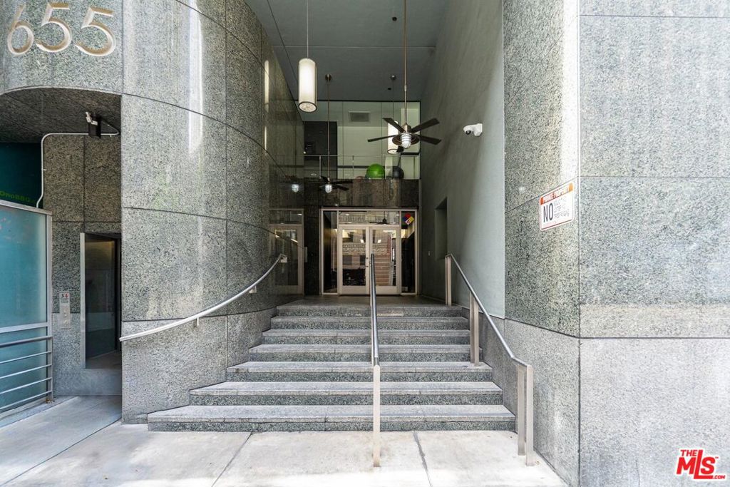 655 S Hope Street 1006