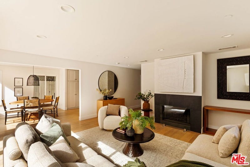 825 Huntley