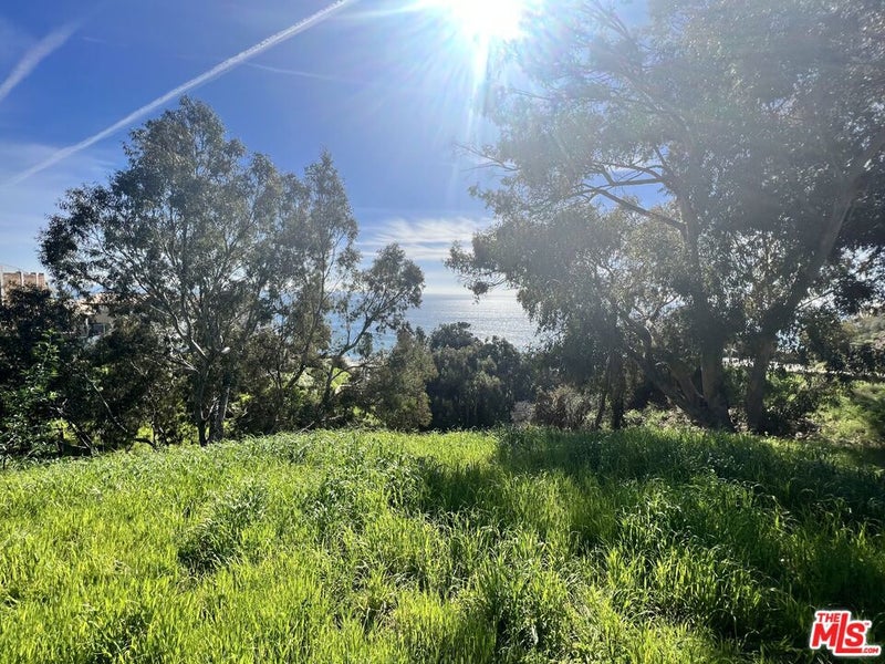 21500 Rambla Vista